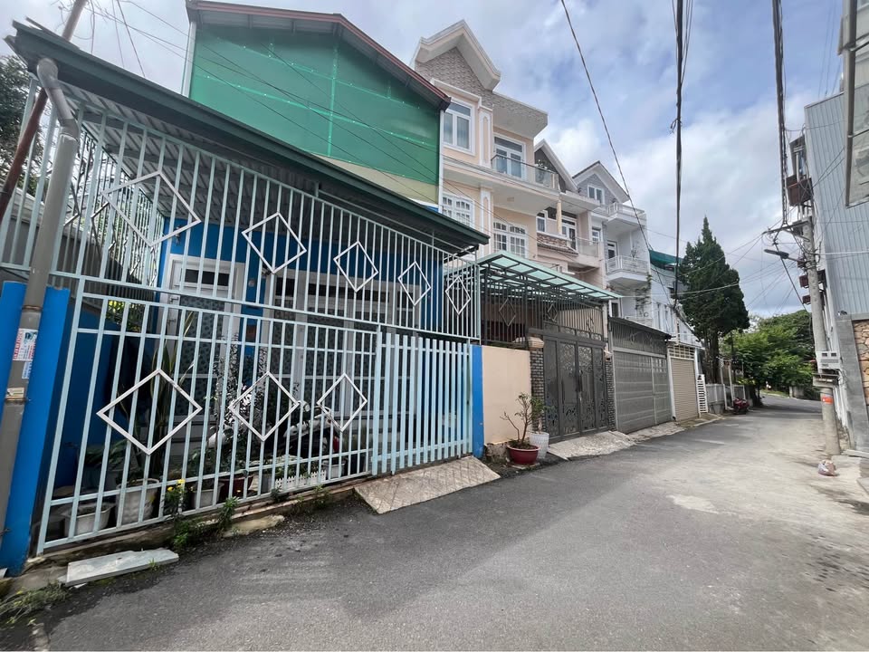 Nhà phố Đà Lạt 125m² giá 9 tỷ - Vị trí trung tâm, tiện ích đầy đủ!