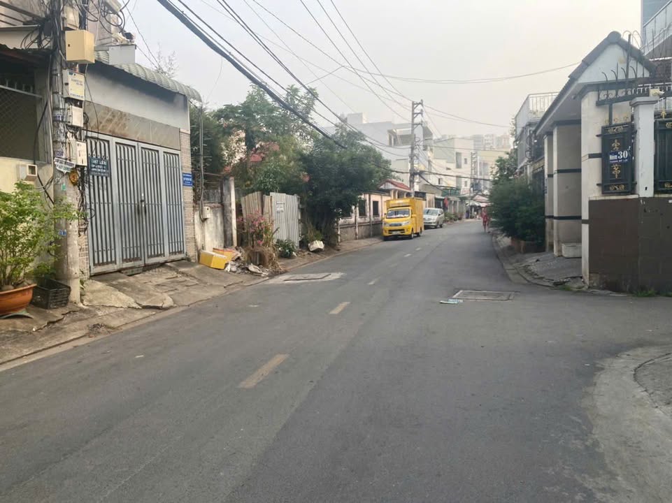 Nhà 2 mặt hẻm Thủ Đức 109.8m² giá chỉ 9 tỷ - Đầu tư sinh lời ngay!