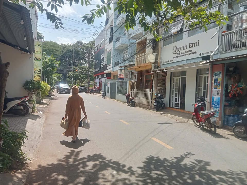 Nhà mặt tiền kinh doanh đường Nguyễn Chánh Buôn Ma Thuột 99m² giá 9.3 tỷ - Đầu tư sinh lời ngay!