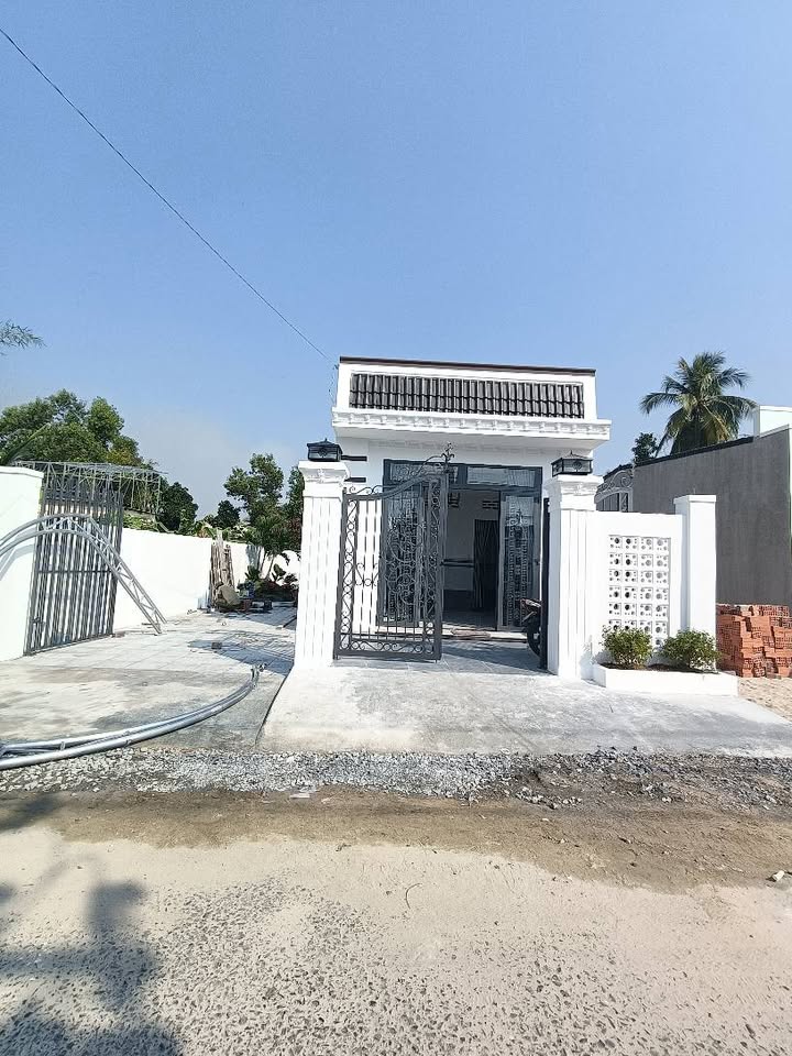 Nhà phố Long Hoa, Tây Ninh 90m² giá 1.29 tỷ - Nhà mới hoàn thiện chờ đón chủ nhân!