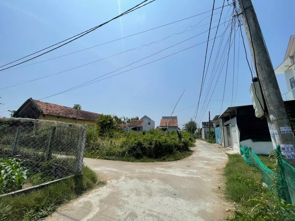 Đất nền Huyện Đông Hòa 800m² giá 2 tỷ - Mặt tiền ô tô thuận tiện!