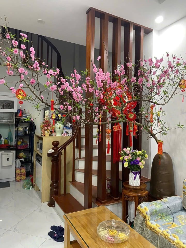 Nhà lô góc Lạc Long Quân, Tây Hồ 30m² giá 11.5 tỷ - Phân lô cao cấp, view hồ tuyệt đẹp!