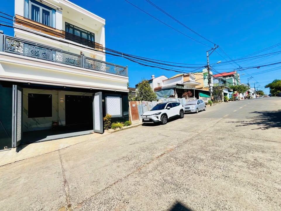 Nhà mặt tiền 260 Ama Khê, Buôn Ma Thuột 98m² giá 7.55 tỷ - Vị trí đắc địa gần chợ!