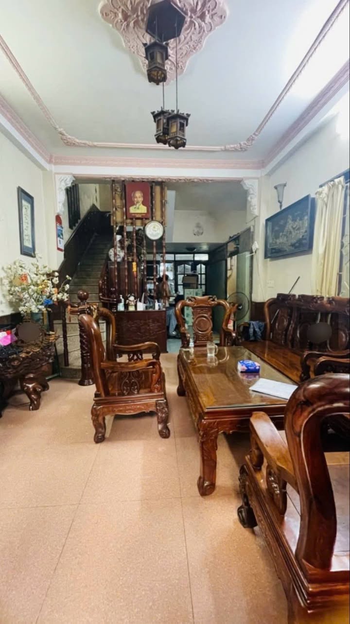 Nhà bán Quận 10 165m² giá 22.2 tỷ - Hẻm xe hơi thoáng rộng!