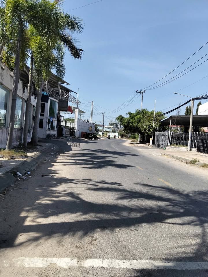 Nhà cấp 4 tại Phường Phú Tài 147m² giá 1.65 tỷ - Sân đậu ô tô trong nhà