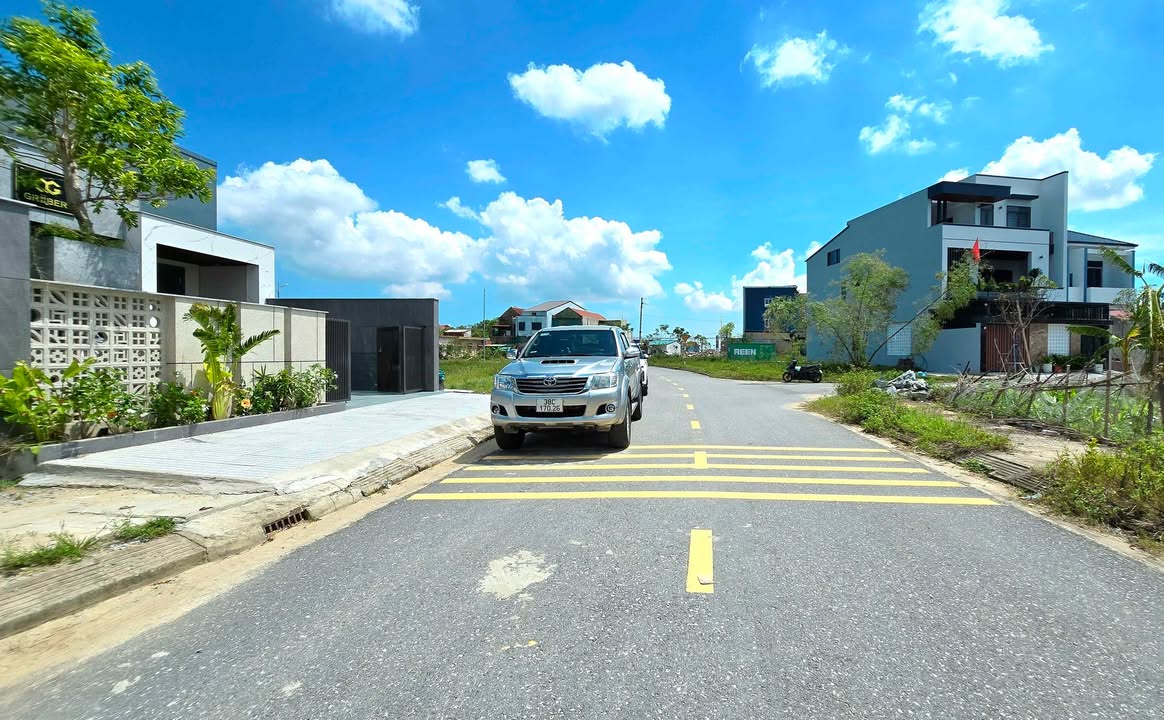 Đất nền góc tại Thạch Trung, Hà Tĩnh 166m² giá 4.x tỷ - Đầu tư sinh lời!