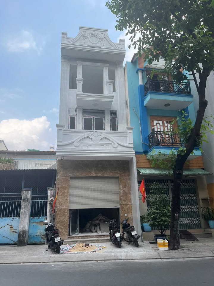 Bán Nhà Mặt Tiền Trần Hưng Đạo, Tân Sơn Nhì, 94m² - Kinh doanh thuận lợi!