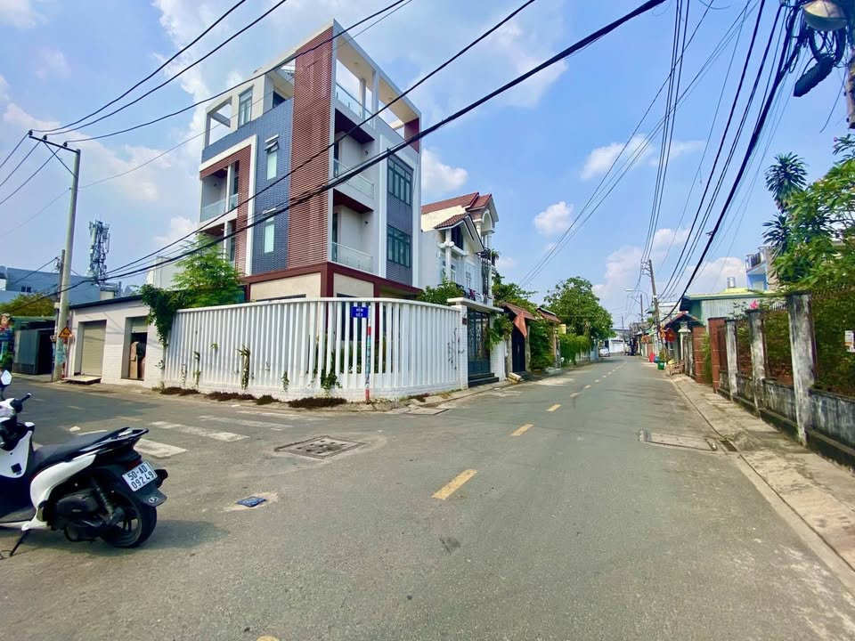 FrontHouse đường 120 Tân Phú, Q9, 94m² giá 5.9 tỷ - Kinh doanh thuận lợi!