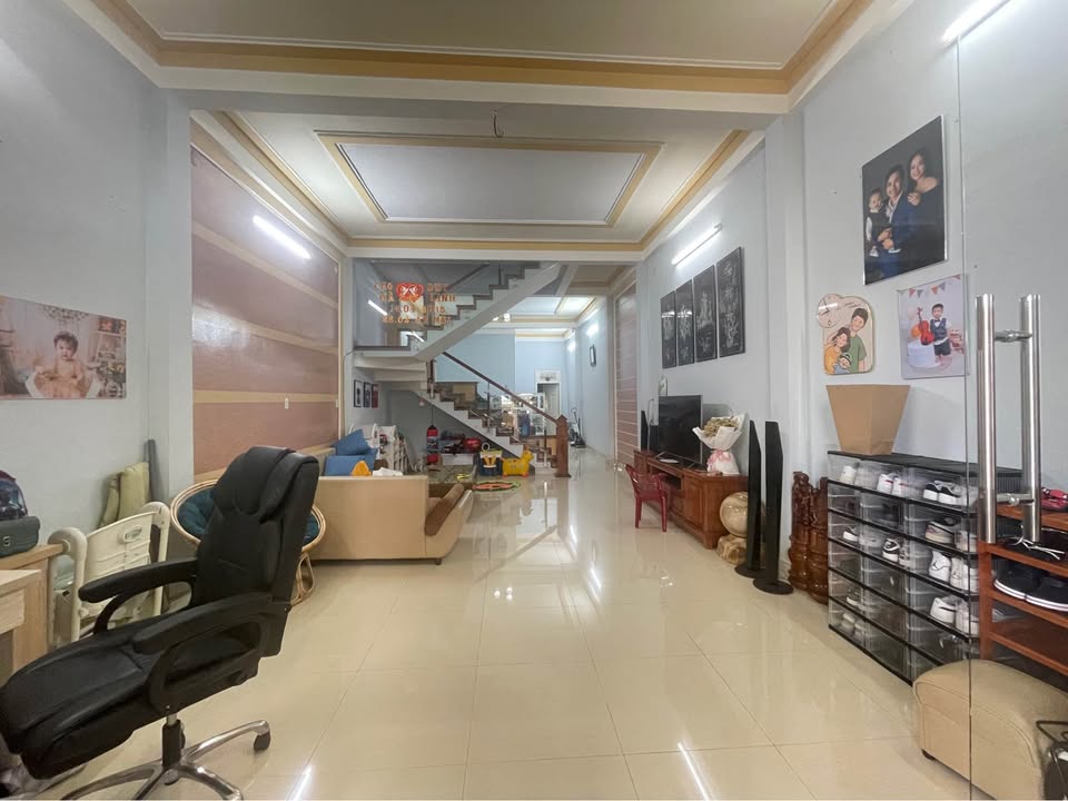 Nhà mặt tiền Bùi Thị Xuân Đà Lạt 165m² giá 5.8 tỷ - Khu dân cư đông đúc!