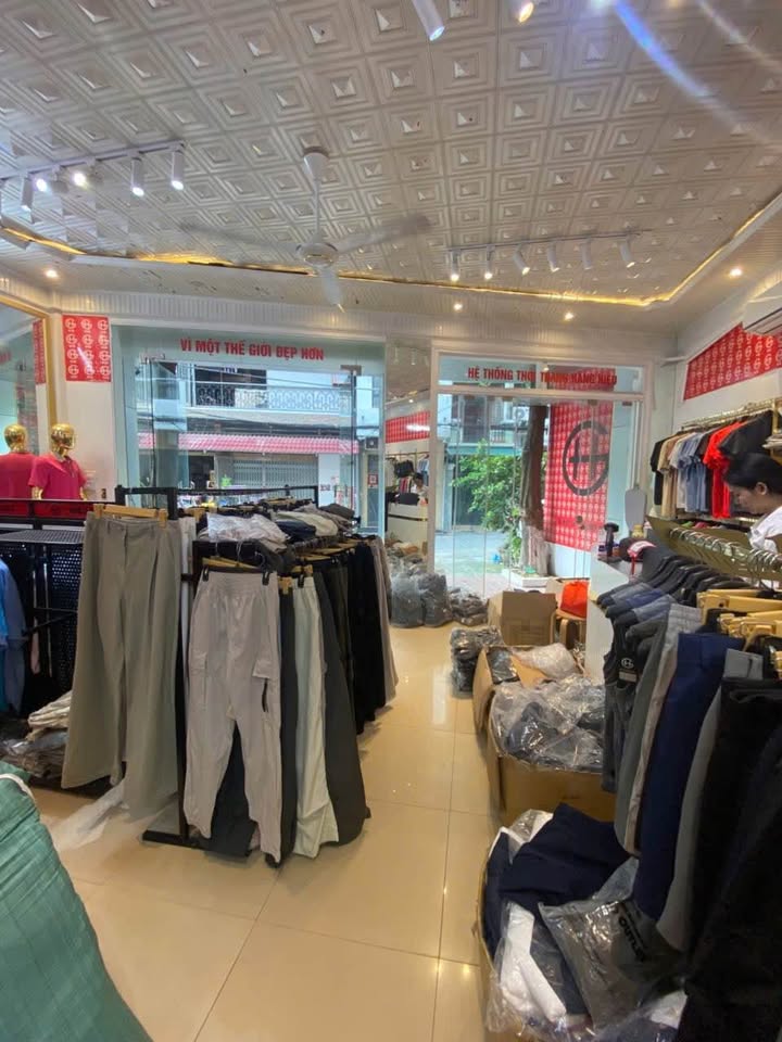 Bán nhà Hoàng Quốc Việt, 45m², giá 200-300 tỷ - Kinh doanh đỉnh cao!