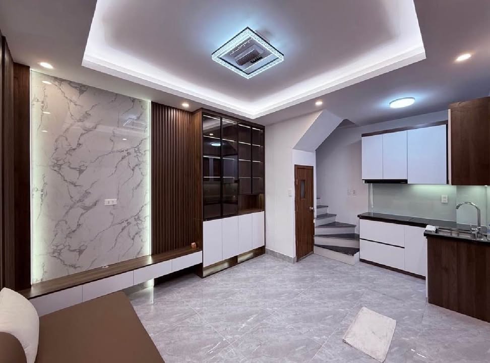 Nhà phố đường Thanh Niên, quận Tây Hồ, 41m² giá 14.9 tỷ - Sẵn sàng vào ở!