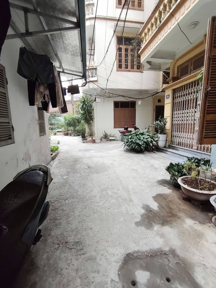 Nhà 5 Tầng Đường Huỳnh Thúc Kháng 38m² giá 11.9 tỷ - Ô tô đỗ cửa, vị trí trung tâm!