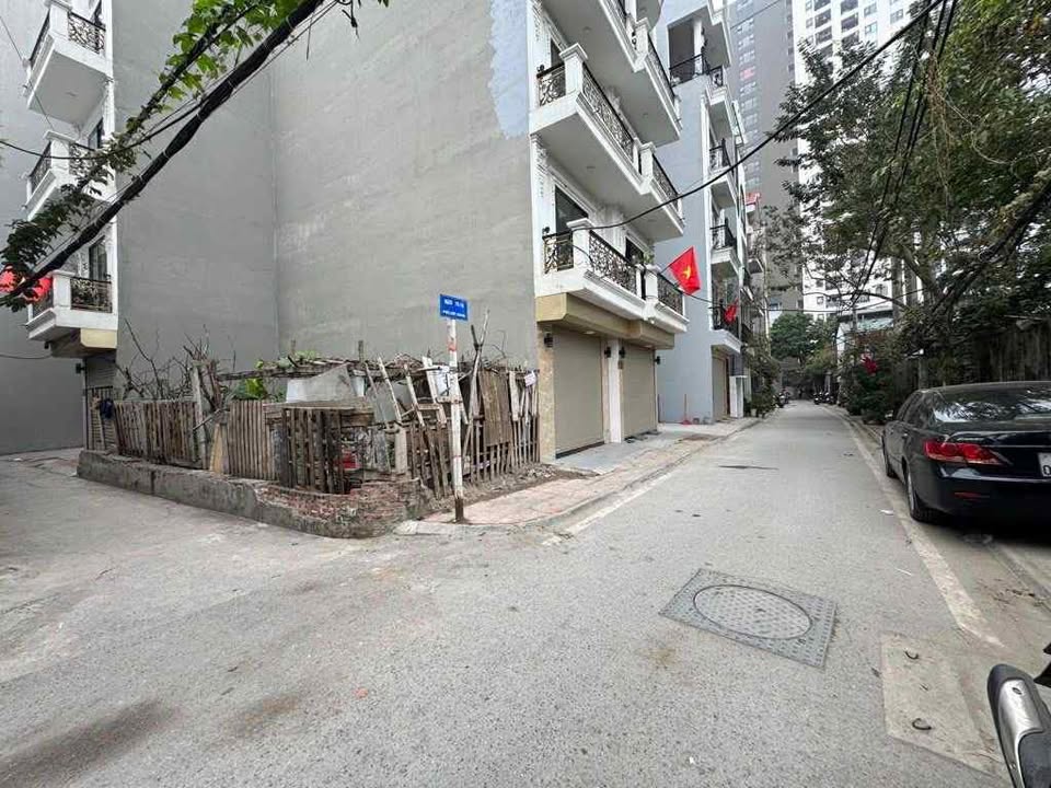 Đất lô góc Đức Giang, 43m² - Vị trí hiếm, ô tô tránh nhau!