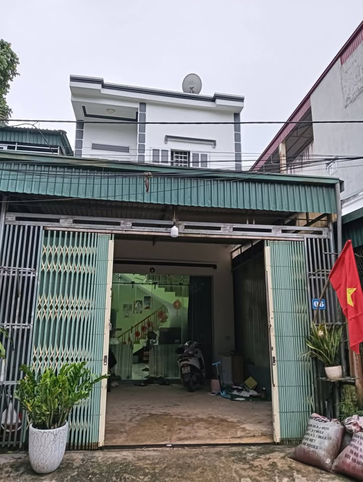 Nhà 2 tầng chính chủ tại Lạc Sơn, Phú Thọ 130m² - Sẵn sàng vào ở!