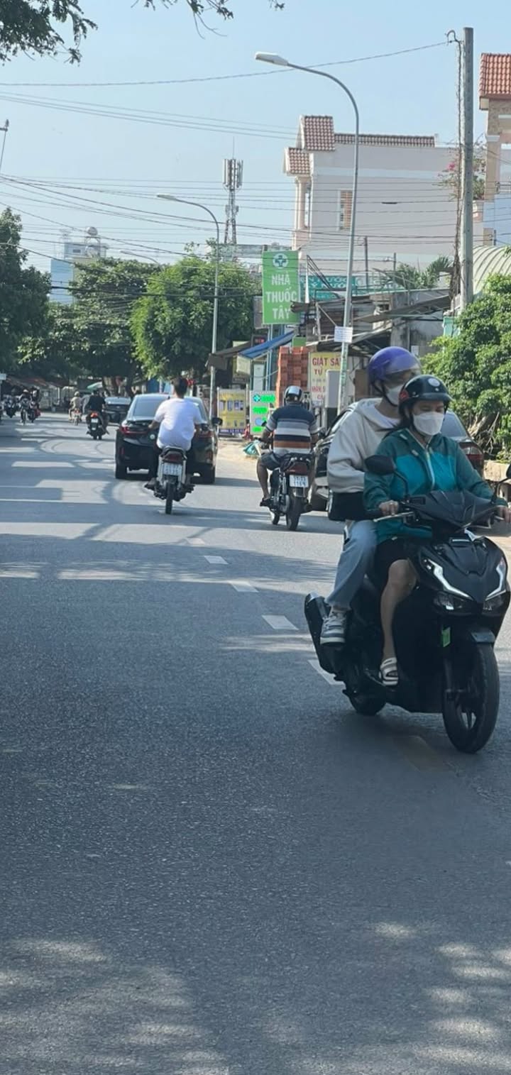 FrontHouse Quận 12 Đường Tân Chánh Hiệp 90m² giá 5.49 tỷ - Góc hai mặt tiền sầm uất!