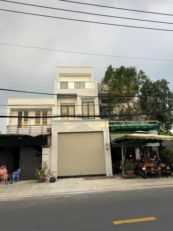 Nhà mặt tiền kinh doanh Hóc Môn 68m² giá 5.2 tỷ - Sổ hồng chính chủ!