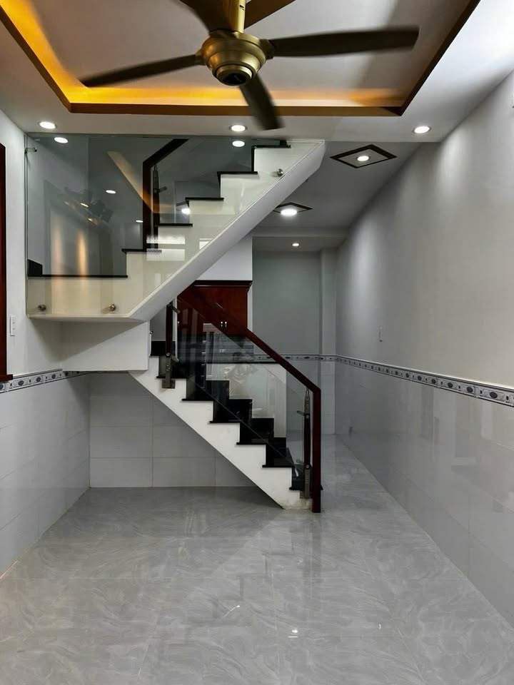 Nhà mới xây đường Tô Ký, Quận 12, 40m² giá 818 triệu - Sẵn sàng vào ở ngay!
