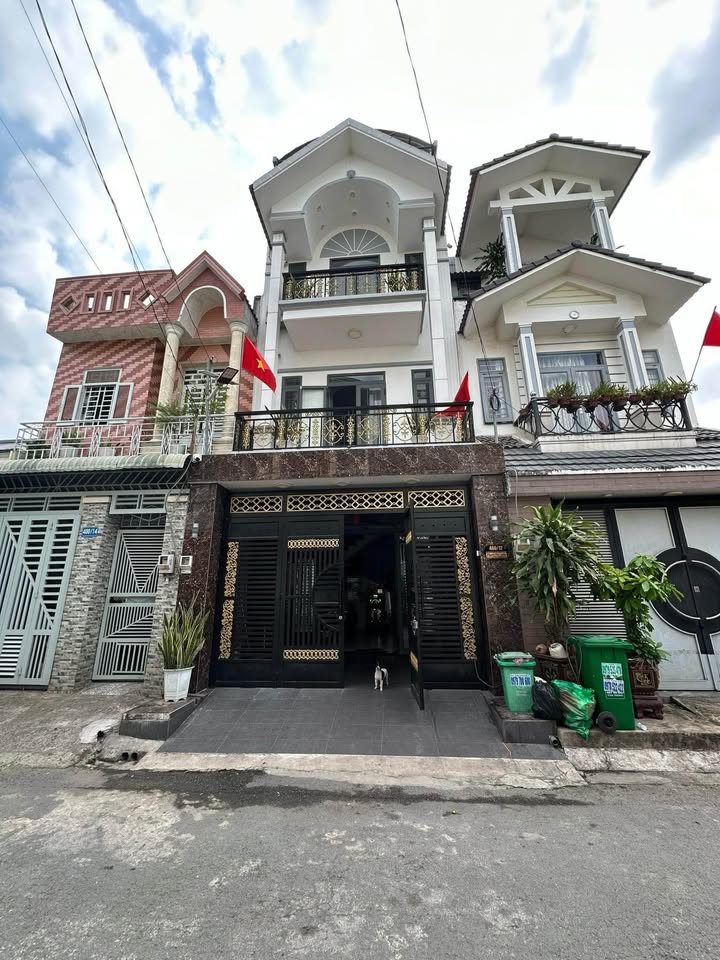 Nhà 3 tầng Thới Tam Thôn, Hóc Môn 85m² giá 6.2 tỷ - Sẵn sàng vào ở!