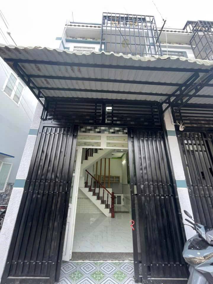 Nhà gần trường mầm non Xuân Thới Thượng, 32m² giá 1.35 tỷ - Sẵn sàng vào ở ngay!