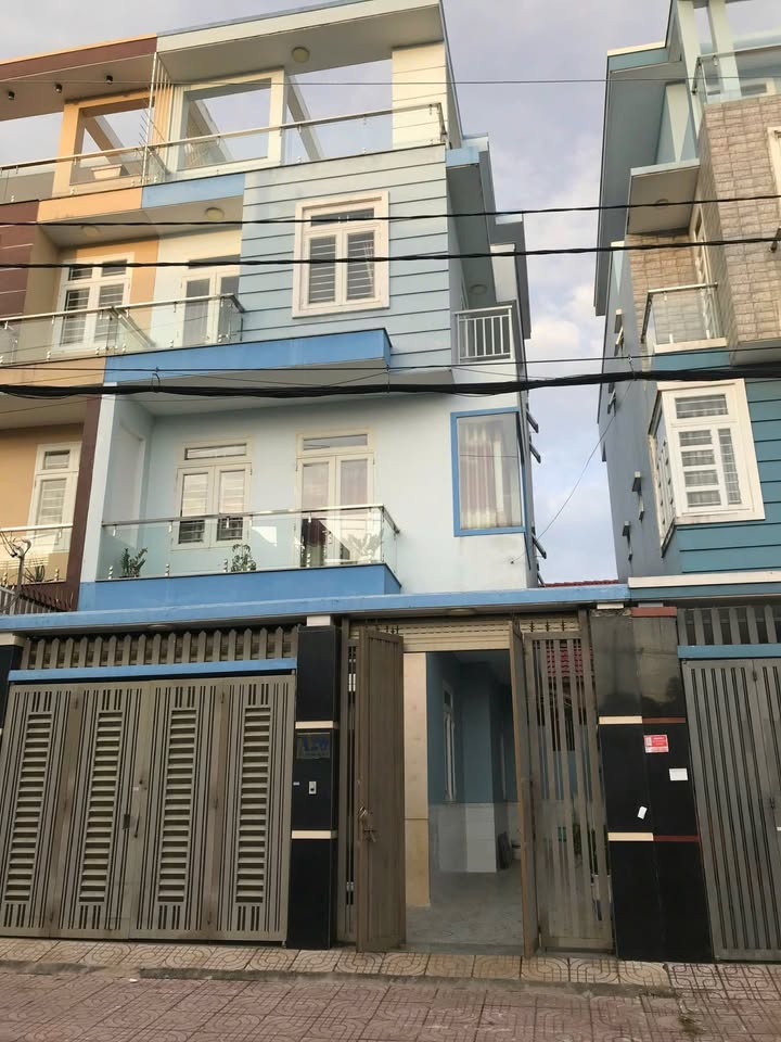 Nhà SHR Tân Xuân Trung Chánh 1, Hóc Môn 124m² giá 6.5 tỷ - Đường xe tải thông thoáng