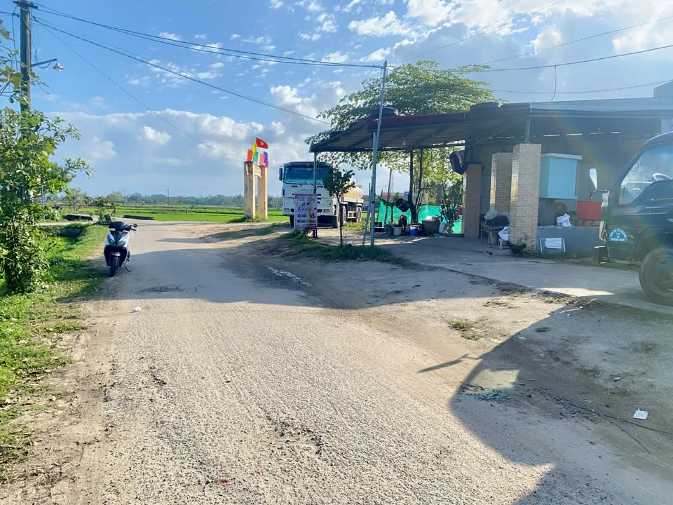 Bán gấp FrontHouse mặt tiền đường Nguyễn Thuật - 204m² giá 1 tỷ - View đồng ruộng thoáng mát!