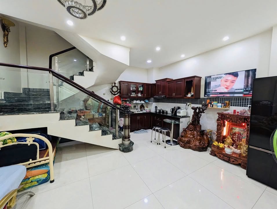 Nhà phố Quận 3 Phường 4 40m² giá 7 tỷ - Hẻm sạch sẽ, gần mặt tiền