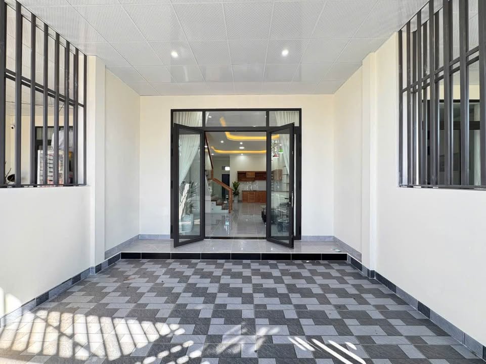 Nhà hẻm Lê Đại Hành, Phường Thống Nhất, Gia Lai 90m² - Sân ô tô, giá chỉ 1.9 tỷ!