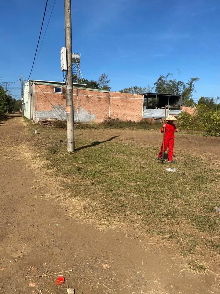 Đất thổ cư Làng Brong Biển Hồ 230m² giá chỉ 400 triệu - Sổ hồng sẵn, thuận tiện giao thông!