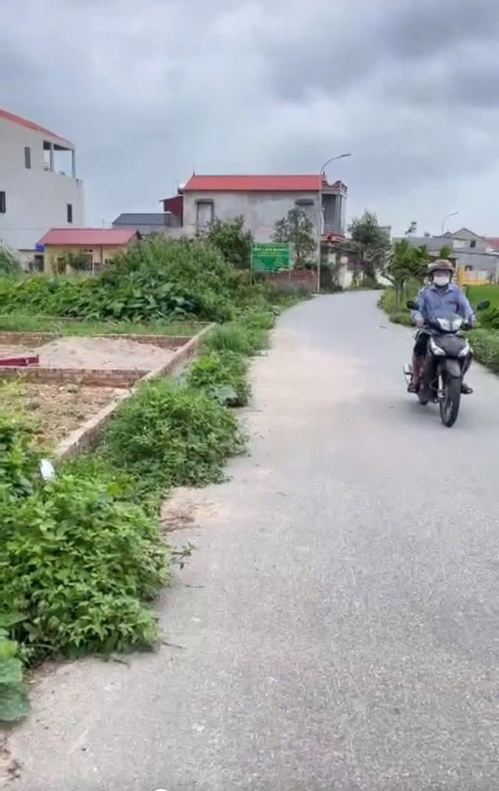 Đất nền Thị xã Bình Minh 83.3m² giá 2 tỷ - View cánh đồng thoáng mát!