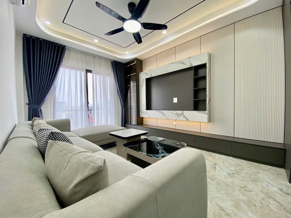 Nhà 6 tầng thang máy Thượng Thanh, Long Biên 45m² giá 11.1 tỷ - Chính chủ bán gấp!