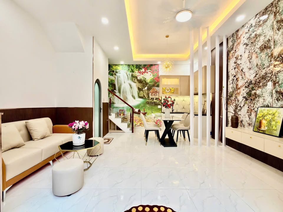 Nhà phố Gò Vấp 30m² giá 3.98 tỷ - Vị trí an ninh, tiện nghi đầy đủ!