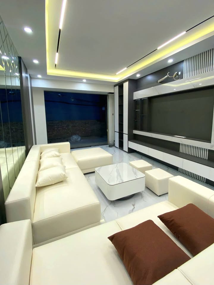 Nhà phố Bát Khối, Long Biên 53m² giá 11.9 tỷ - Thiết kế hiện đại, ô tô đỗ cửa!