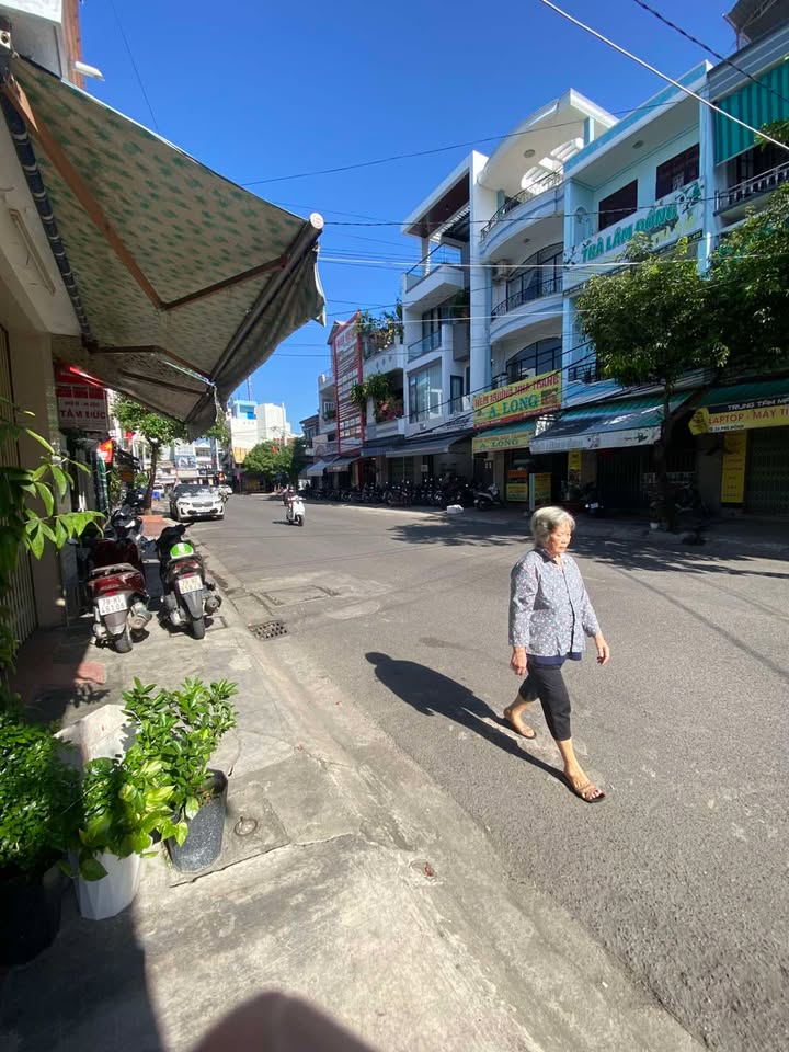 Nhà 2 tầng mặt tiền Phù Đổng, Phước Hòa, Nha Trang 112,6m² giá 14,5 tỷ - Kinh doanh sầm uất!