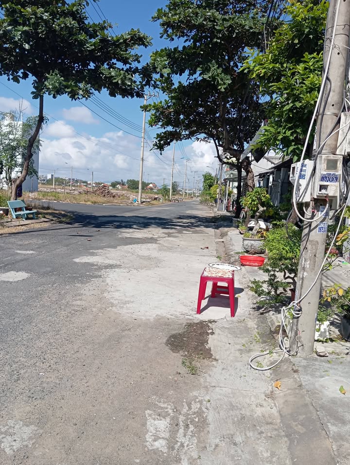 Nhà nguyên căn cho thuê tại Phường Phú Đông, Tuy Hòa, 120m² giá chỉ 3.5 triệu/tháng - Thích hợp cho gia đình!