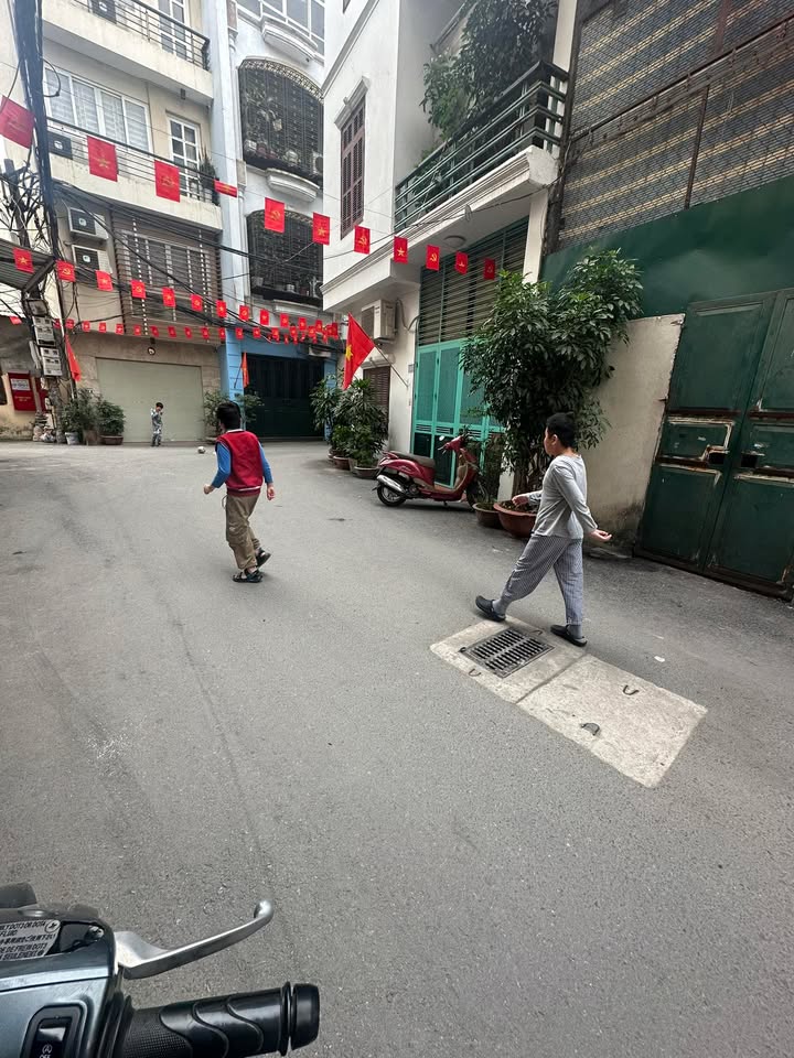 Nhà riêng 5 tầng Quận Thanh Xuân 45m² giá 15 tỷ - An ninh tuyệt đối, ô tô đỗ cửa