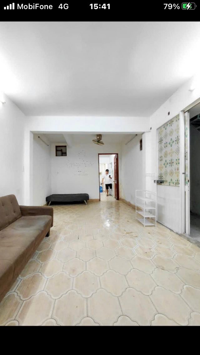 Nhà riêng 985/24 Lạc Long Quân, Tân Bình 180m² - Vị trí đắc địa, sổ hồng đầy đủ!