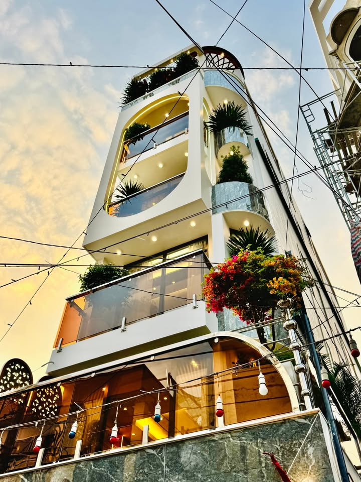 Nhà phố cao cấp Gò Vấp 74m² giá 14.5 tỷ - Thang máy, ô tô vào nhà!