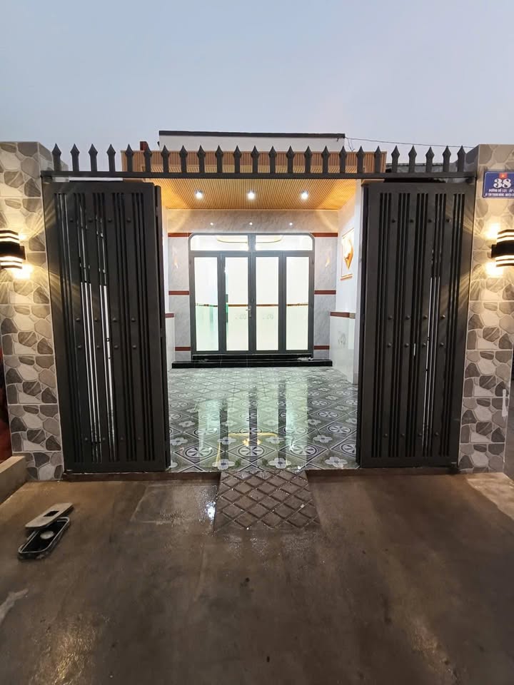 Nhà mới xây Ấp 5, Xã Tân Thạnh Đông, Củ Chi - Giá chỉ 2.6 tỷ, vào ở ngay!