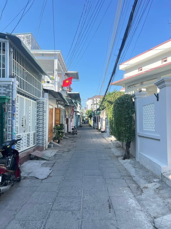 Nhà mới Phường Lạc Đạo, TP. Phan Thiết 54m² giá 1.8 tỷ - Gần chợ lớn Phan Thiết!