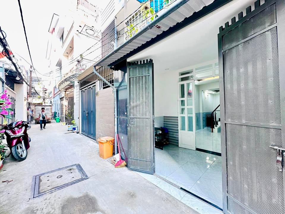 Nhà phố Gò Vấp 42m² giá 4.95 tỷ - Hẻm xe hơi ngay chợ Thạch Đà!