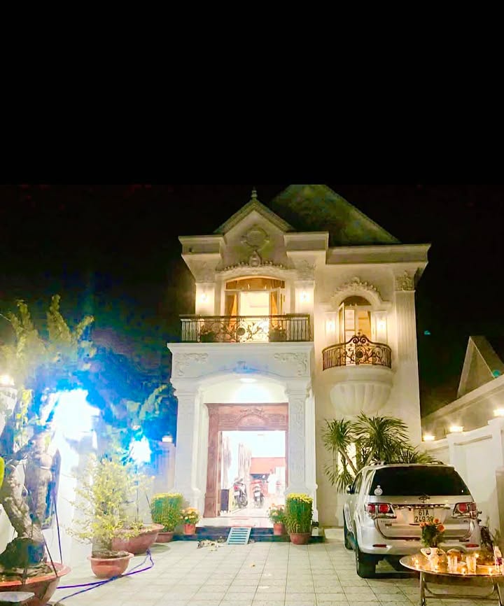 Biệt thự Tân Đông Hiệp 430.4m² giá 15.5 tỷ - Thiết kế hiện đại, phong thủy tốt!