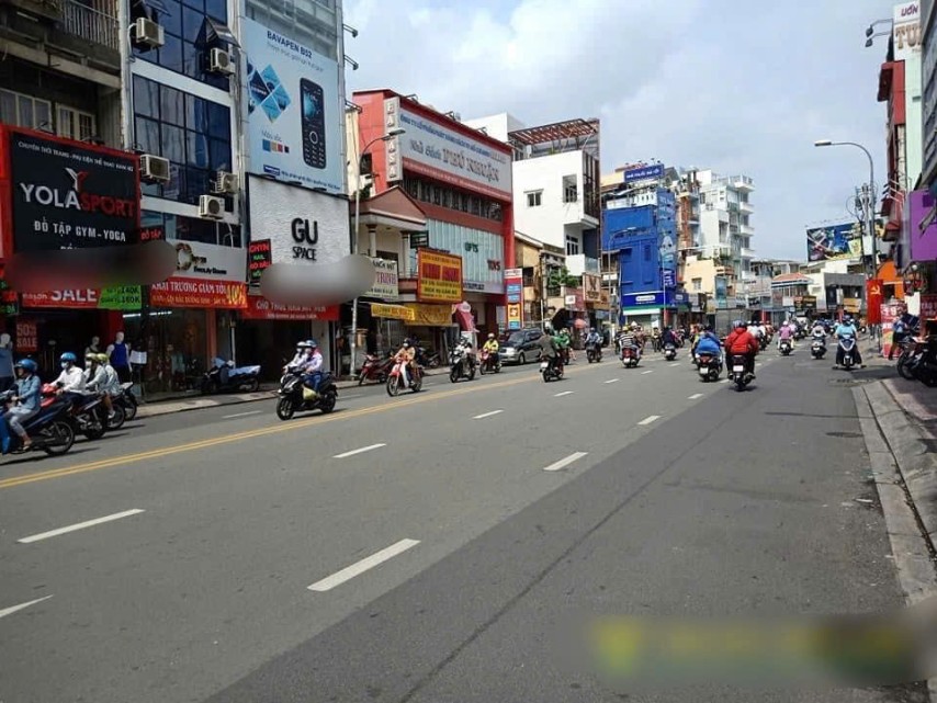 Nhà mặt tiền Huỳnh Văn Bánh, Phú Nhuận 180m² giá 9.4 tỷ - Cơ hội đầu tư hiếm có!