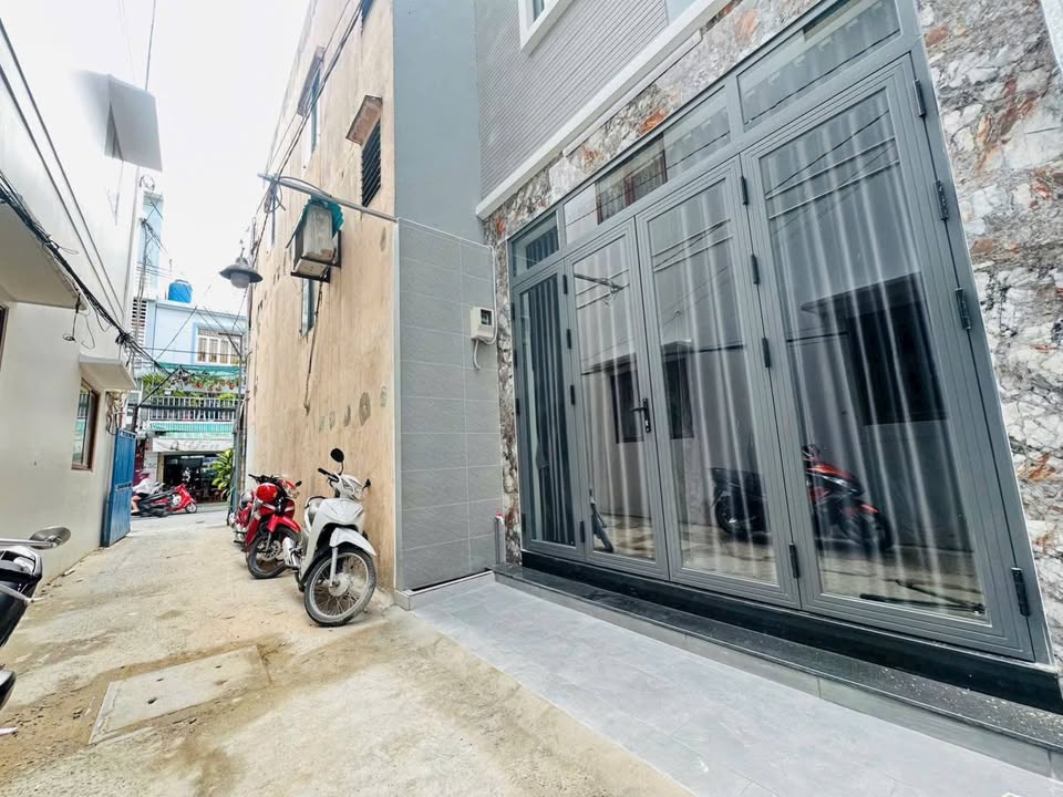 Nhà riêng Bùi Thế Mỹ, Tân Bình 49m² giá 7.68 tỷ - Vị trí đắc địa, hẻm thông thoáng!