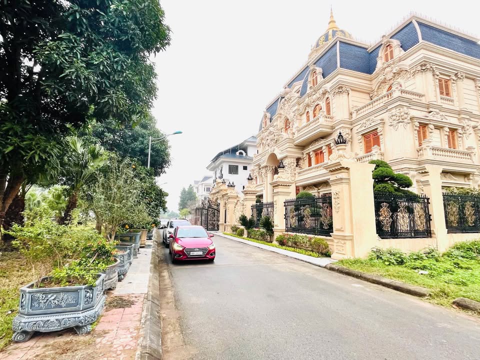 Townhouse Nam Đầm Vạc Vĩnh Yên 300m² giá 12 tỷ - Không gian xanh lý tưởng!