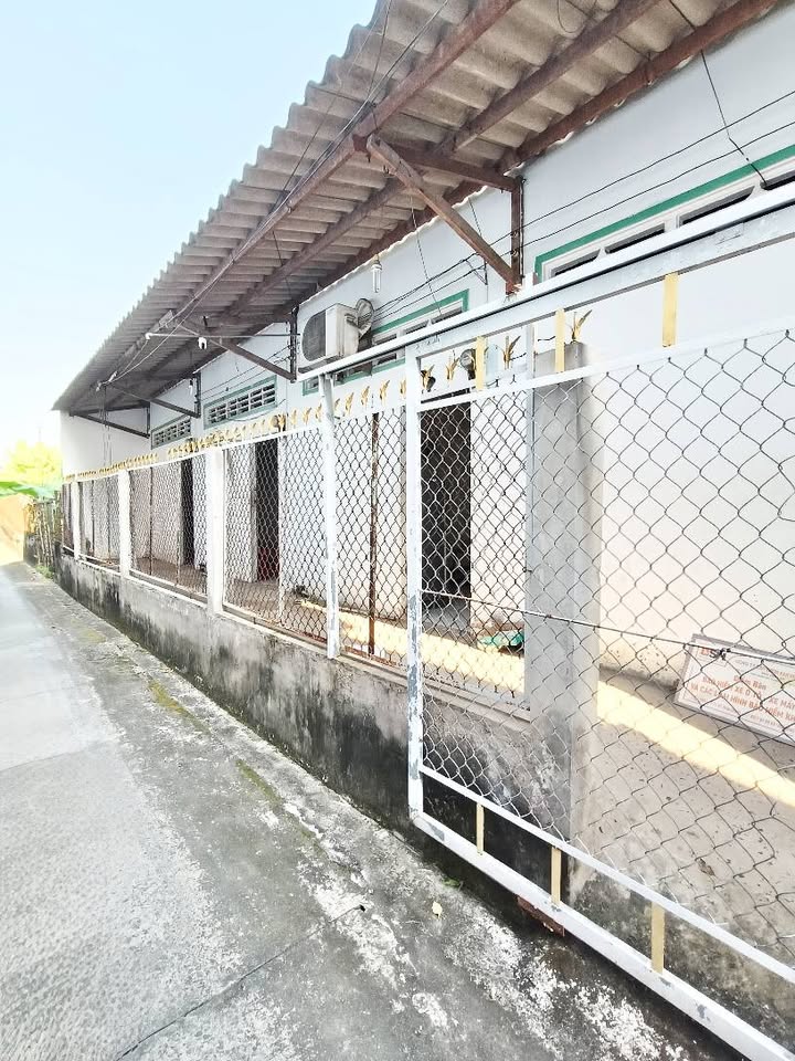 Nhà trọ hẻm quốc lộ 1A, Phường Long Hoa, 105m² giá 1 tỷ - Đầu tư sinh lời ngay!