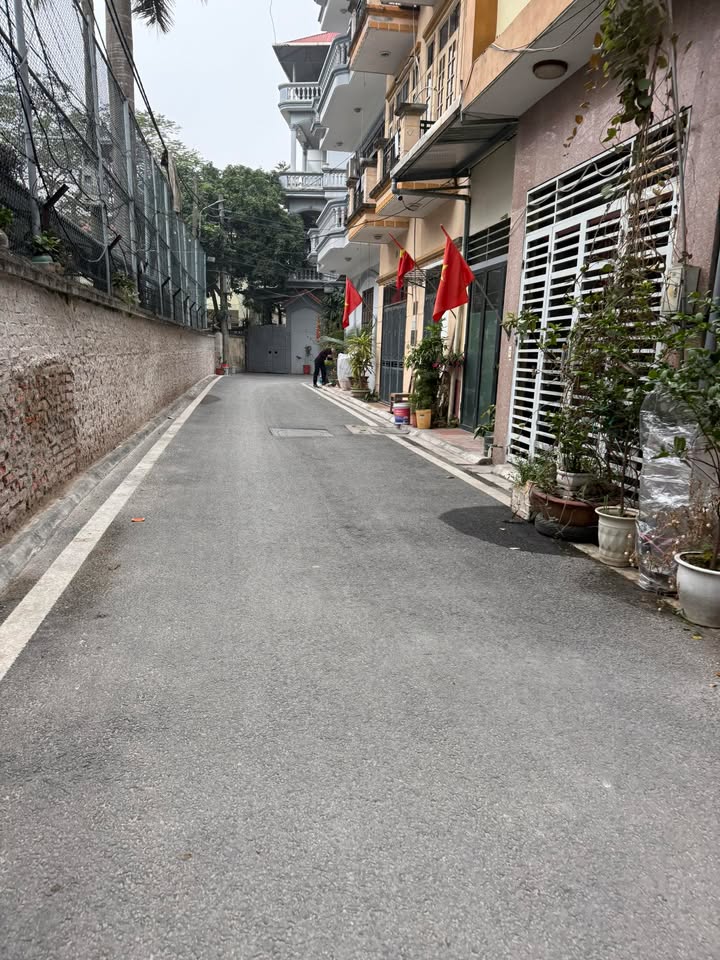 Lô đất đẹp tại phường Việt Hưng, 56.8m² giá 8.65 tỷ - Đầu tư sinh lời hoặc xây nhà ở ngay!