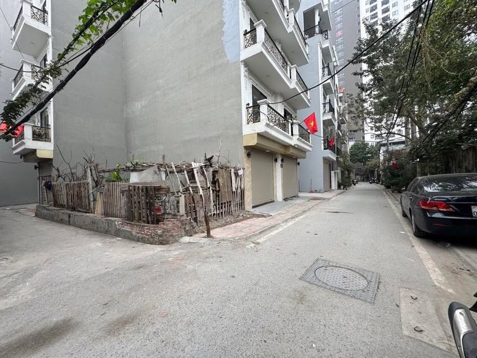 Đất lô góc Đức Giang 45m² giá thỏa thuận - Ô tô tránh, vị trí hiếm!