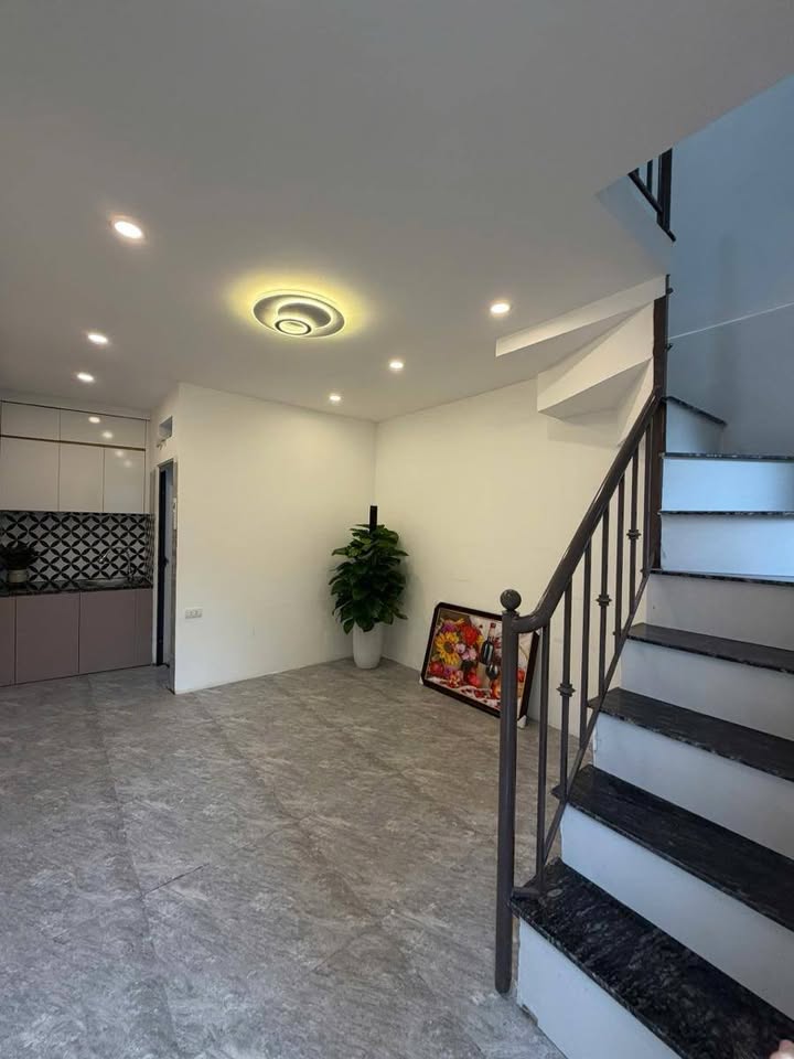 Nhà riêng Lĩnh Nam 20m² giá 1,55 tỷ - Ngõ rộng, sát ô tô!