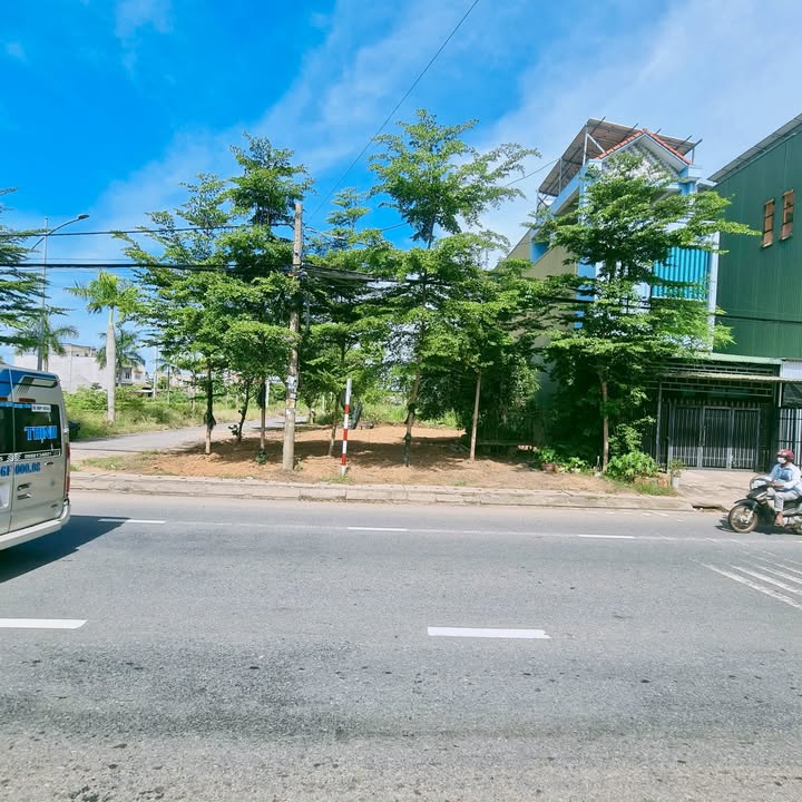 FrontHouse mặt tiền đường Nguyễn Huệ La Hà 265m² - Kinh doanh sầm uất