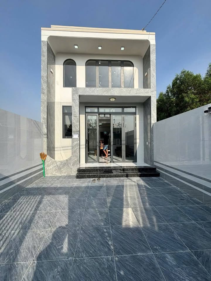 Nhà gác lửng Ấp 5, Xã An Viễn, Trảng Bom 100m² giá 1.75 tỷ - Sổ hồng riêng, đầy đủ tiện nghi!